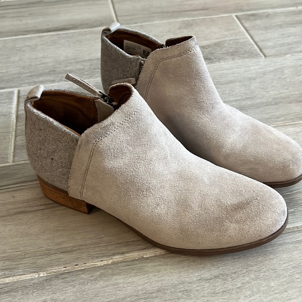 Tom’s gray fall ankle booties size 8.5